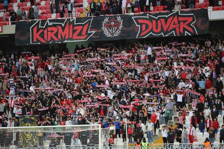 Sivassporlu taraftarlar, Bodrum FK maçına ilgi gösterdi