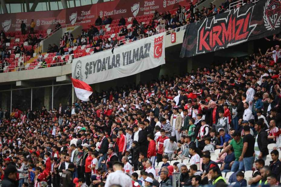 Sivassporlu taraftarlar, Bodrum FK maçına ilgi gösterdi