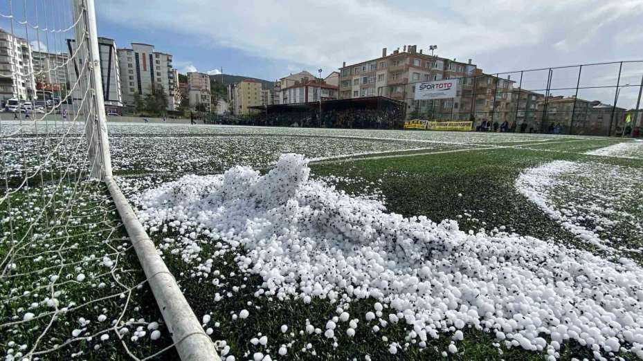 Yozgat’ta ceviz büyüklüğünde dolu yağdı