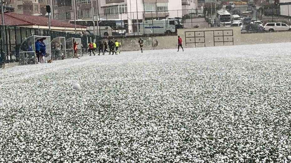 Yozgat’ta ceviz büyüklüğünde dolu yağdı