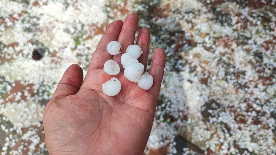 Yozgat’ta ceviz büyüklüğünde dolu yağdı