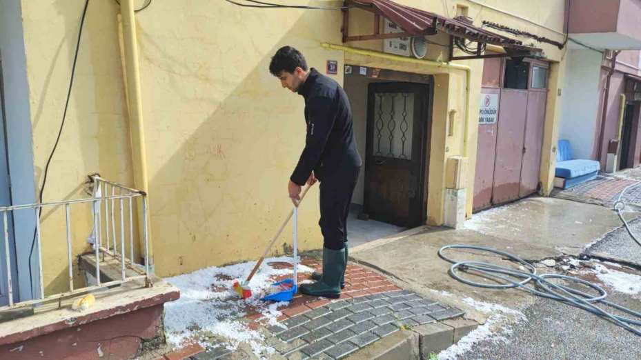 Yozgat’ta ceviz büyüklüğünde dolu yağdı
