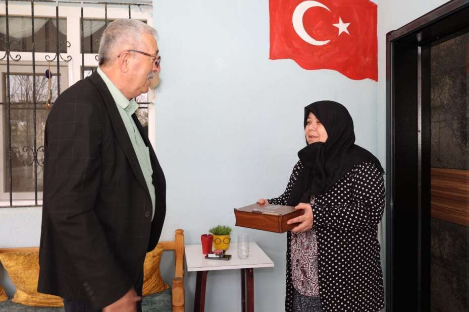 Başkan Metin şehit annelerini unutmadı