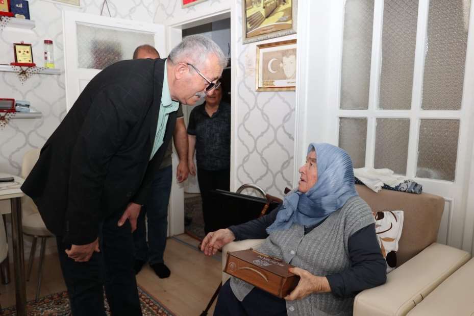 Başkan Metin şehit annelerini unutmadı