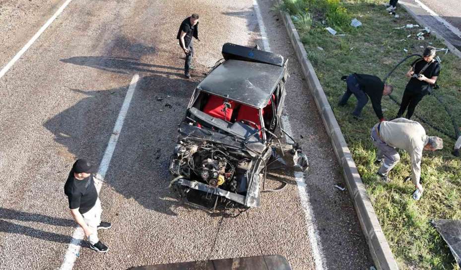 Anneler Günü’nde yürek yakan kaza: Hurdaya dönen otomobildeki kadın hayatını kaybetti