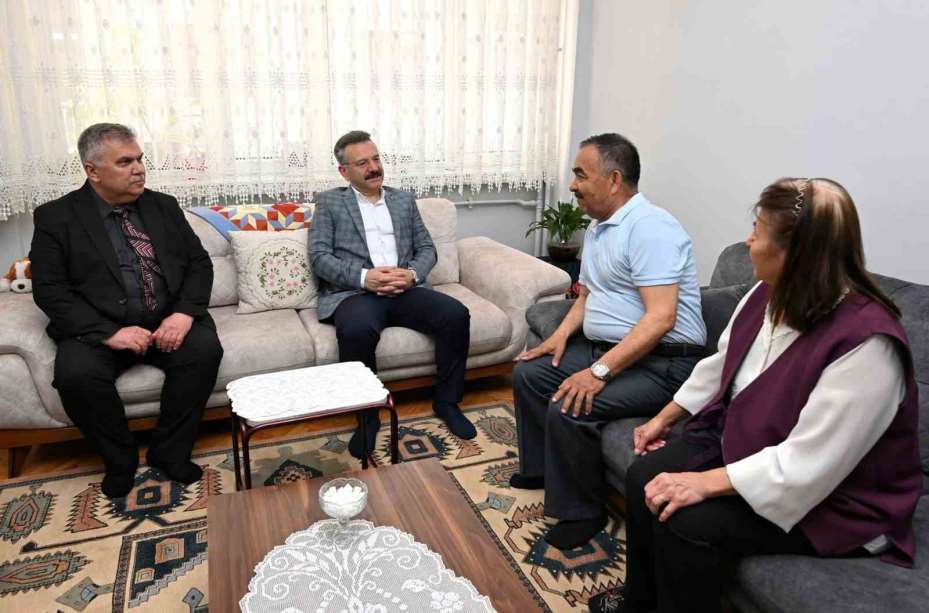 Vali Aksoy’dan Anneler Günü’nde şehit annesine ziyaret