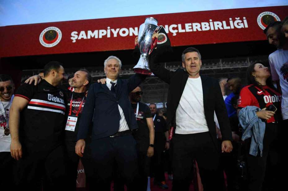 Süper Lig’e yükselen Gençlerbirliği, kupasını aldı