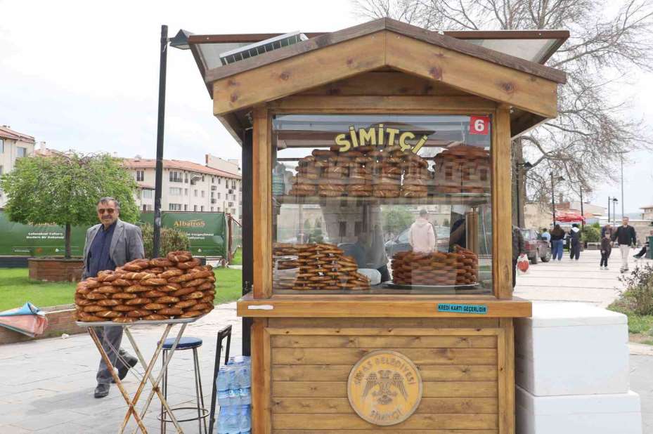 Seyyar simit tezgâhına POS cihazı koydu