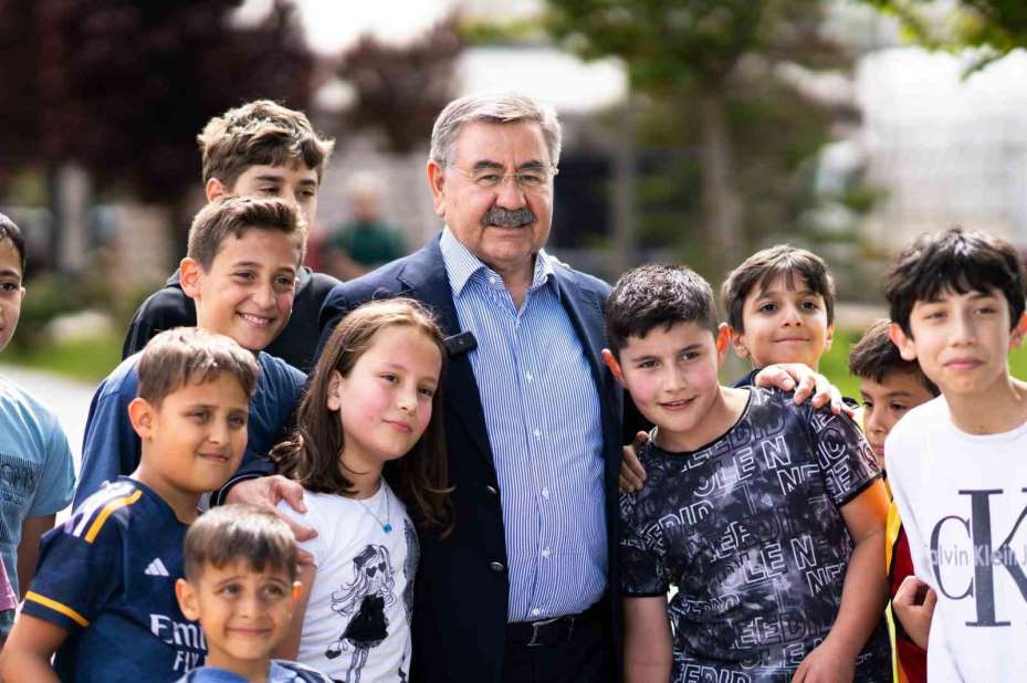 Gölbaşı’nda anneler günü kutlamaları renkli görüntülere sahne oldu