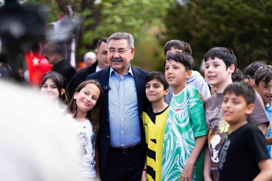 Gölbaşı’nda anneler günü kutlamaları renkli görüntülere sahne oldu