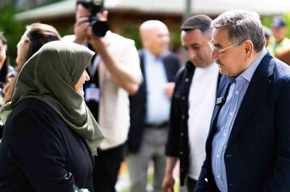 Gölbaşı’nda anneler günü kutlamaları renkli görüntülere sahne oldu