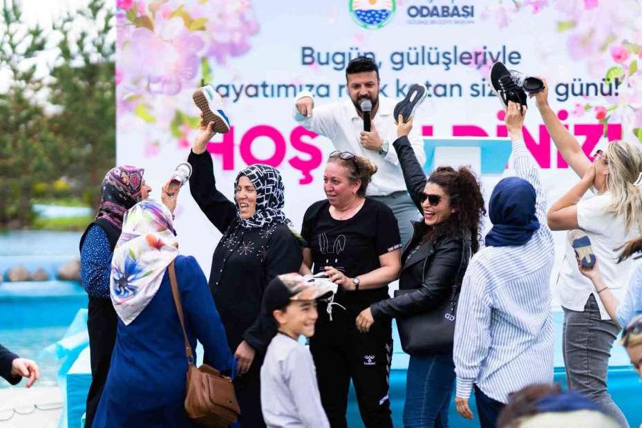 Gölbaşı’nda anneler günü kutlamaları renkli görüntülere sahne oldu
