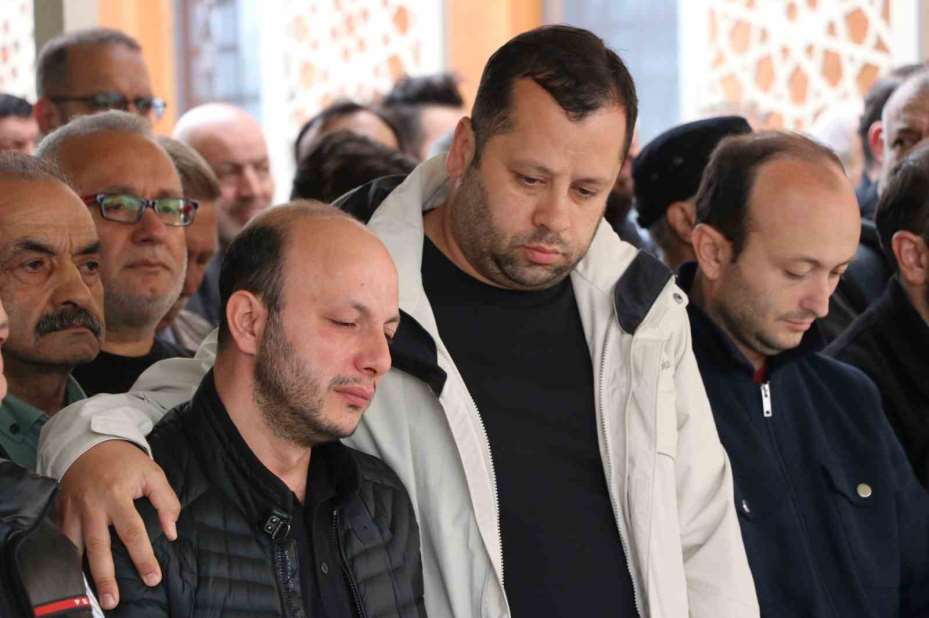 Metrobüs kazasında hayatını kaybeden Ebru Heper defnedildi