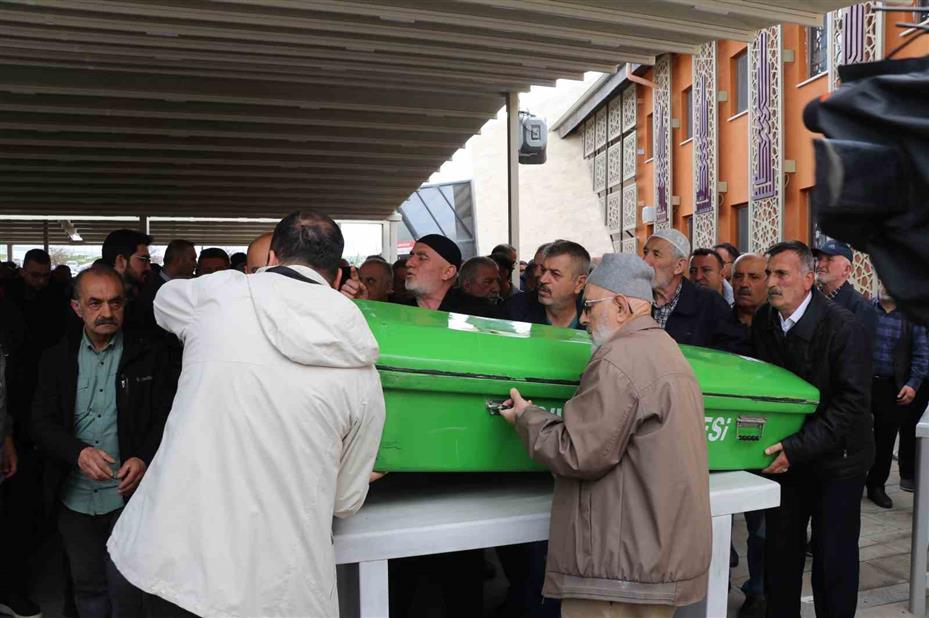 Metrobüs kazasında hayatını kaybeden Ebru Heper defnedildi