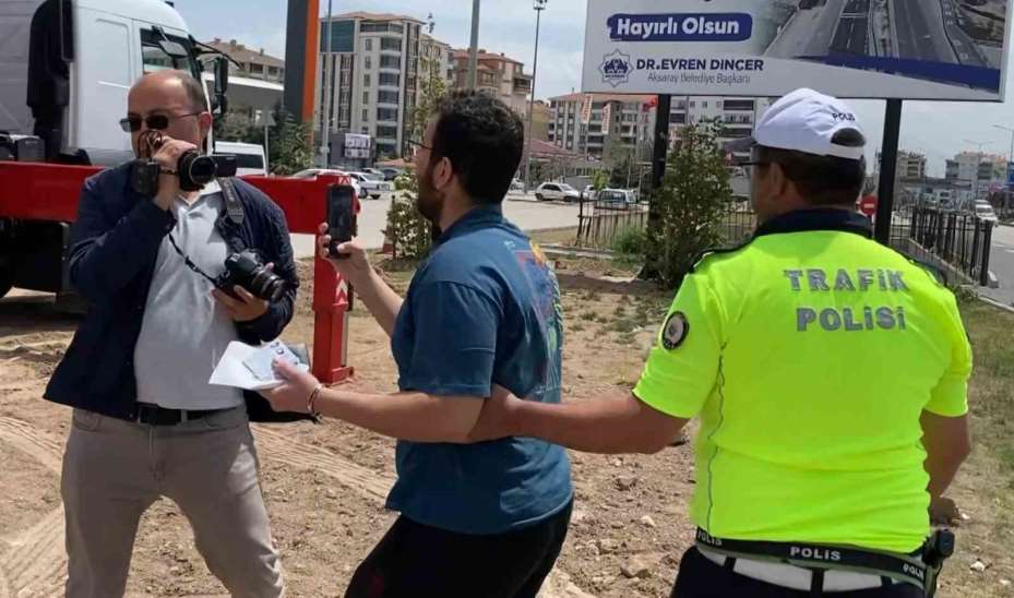 Plakasını bantla kapatıp yola çıktı, yakalanınca, "Cenazemiz var" dedi