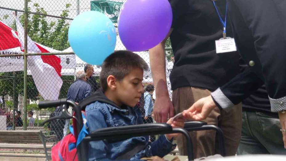 Özel bireyler düzenlenen festivalle sosyalleşti