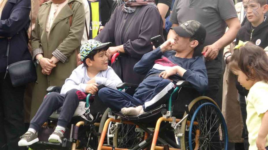 Özel bireyler düzenlenen festivalle sosyalleşti