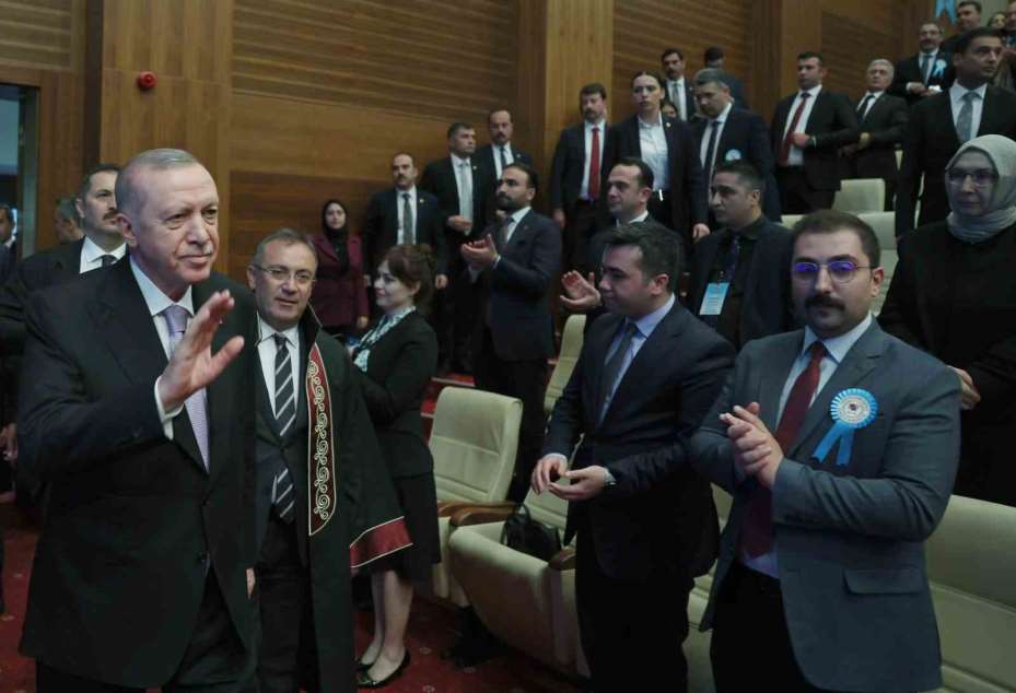 Cumhurbaşkanı Erdoğan: "Kendini devletten üstün görenlerin tepelerine binmeye devam edeceğiz"