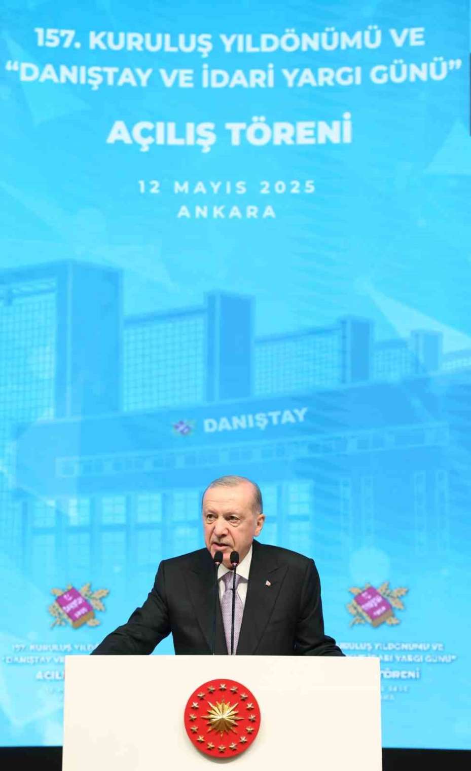 Cumhurbaşkanı Erdoğan: "Kendini devletten üstün görenlerin tepelerine binmeye devam edeceğiz"
