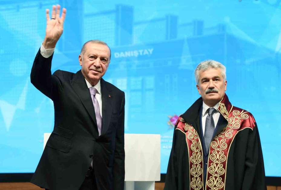 Cumhurbaşkanı Erdoğan: "Kendini devletten üstün görenlerin tepelerine binmeye devam edeceğiz"