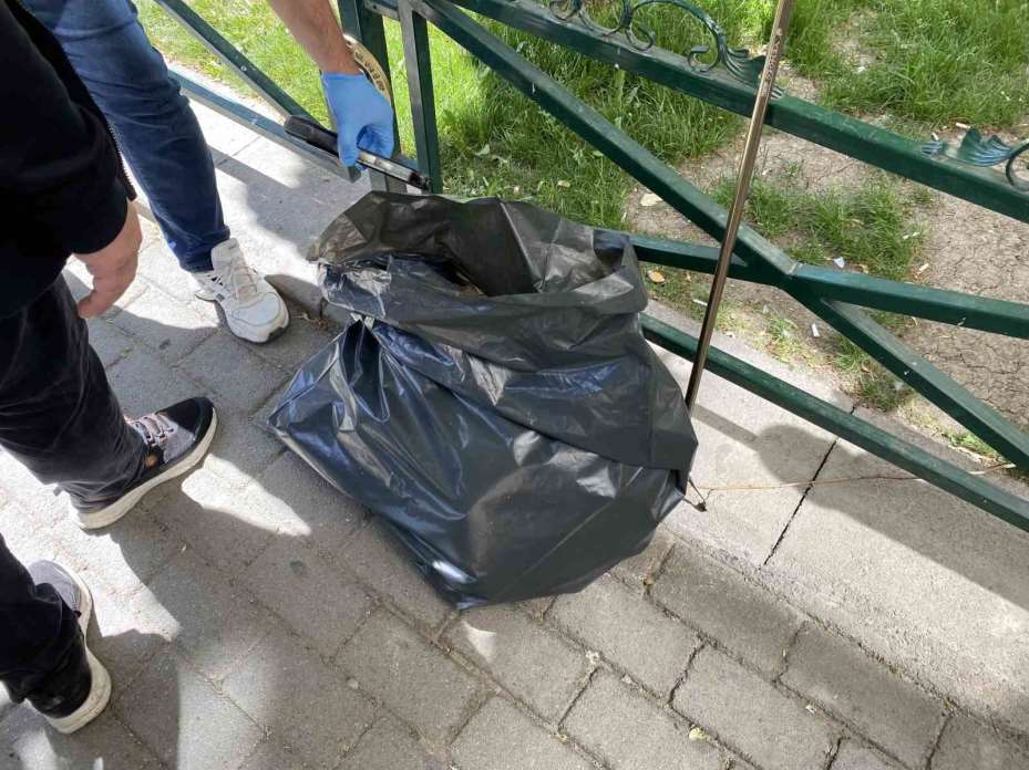 Eskişehir’de temizlik görevlileri, çöp yerine tabanca topladı