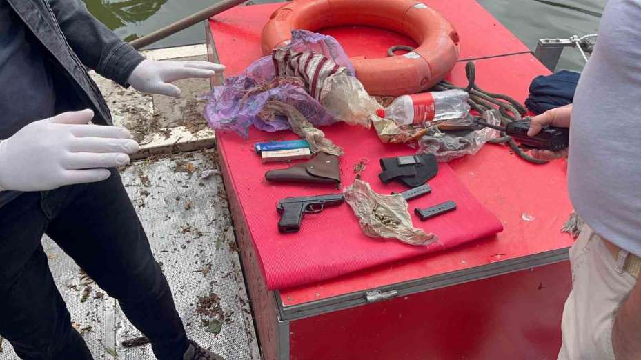 Eskişehir’de temizlik görevlileri, çöp yerine tabanca topladı