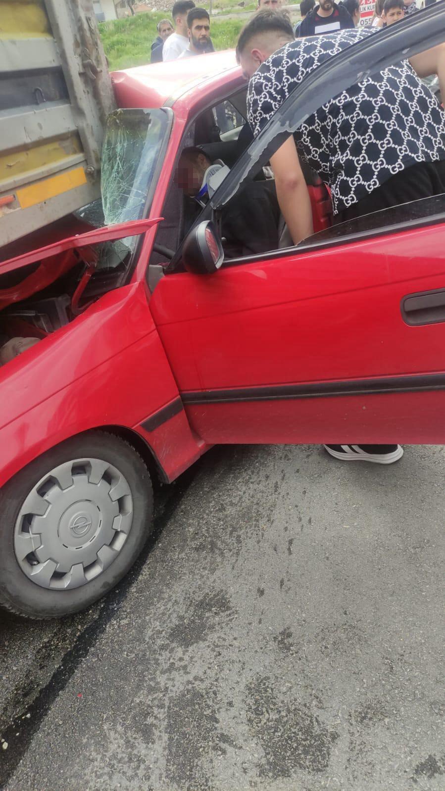 Ankara’da otomobil park halindeki tıra çarptı: 1 yaralı