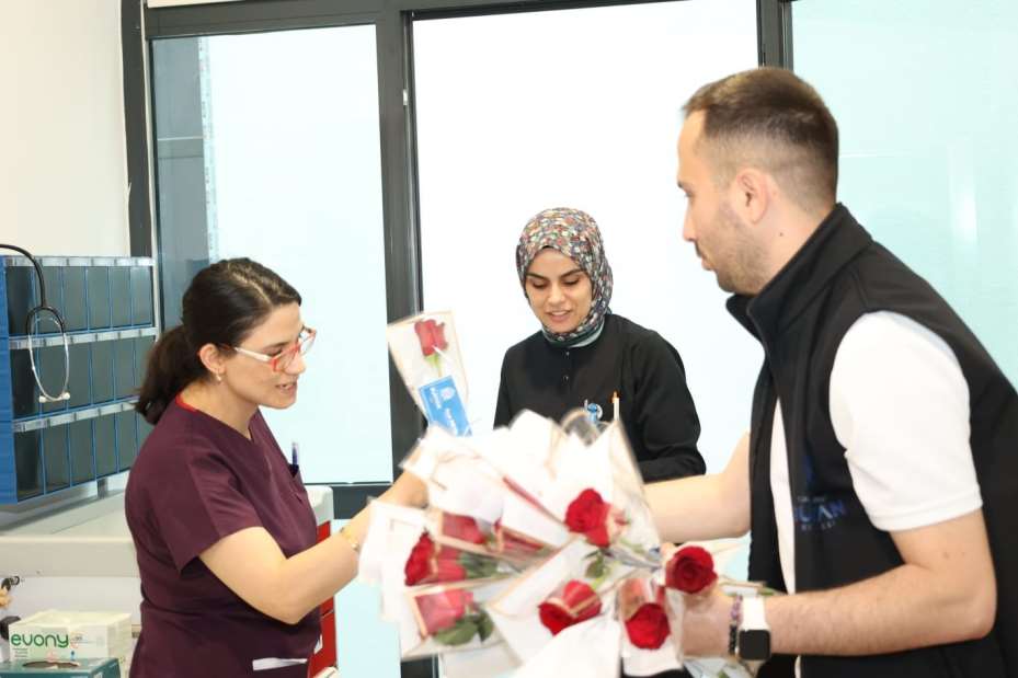 Başkan Metin’den hemşirelere anlamlı jest