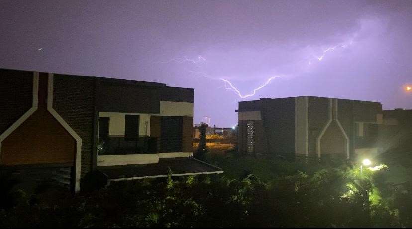 Kayseri’de şimşekler geceyi aydınlattı