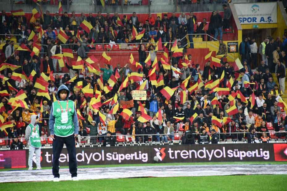 Trendyol Süper Lig: Kayserispor: 2 - Antalyaspor: 1 (İlk yarı)
