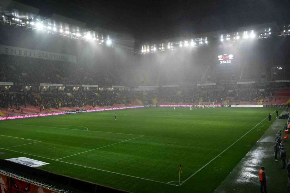 Trendyol Süper Lig: Kayserispor: 2 - Antalyaspor: 1 (İlk yarı)