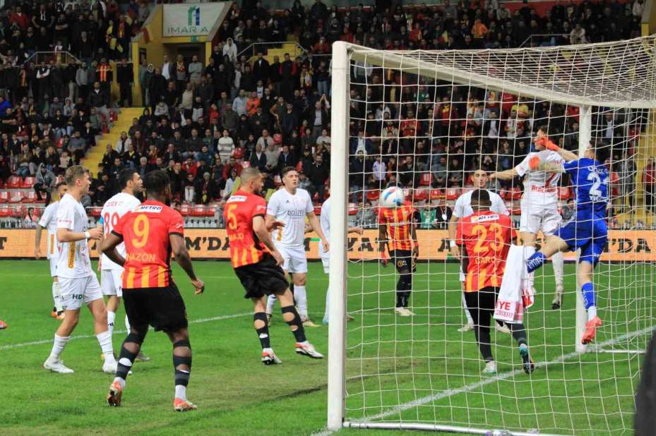 Trendyol Süper Lig: Kayserispor: 3 - Antalyaspor: 1 (Maç sonucu)