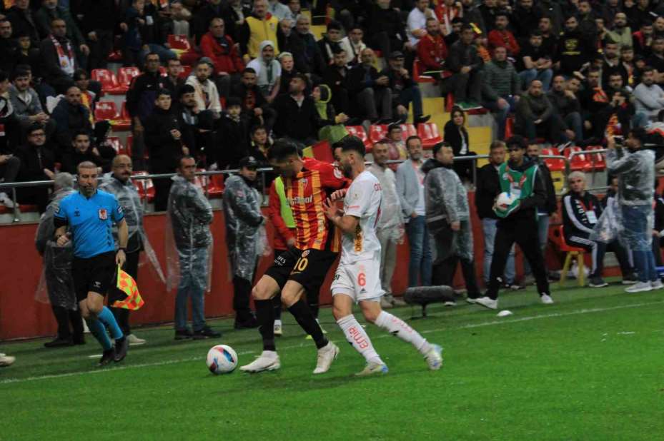 Trendyol Süper Lig: Kayserispor: 3 - Antalyaspor: 1 (Maç sonucu)