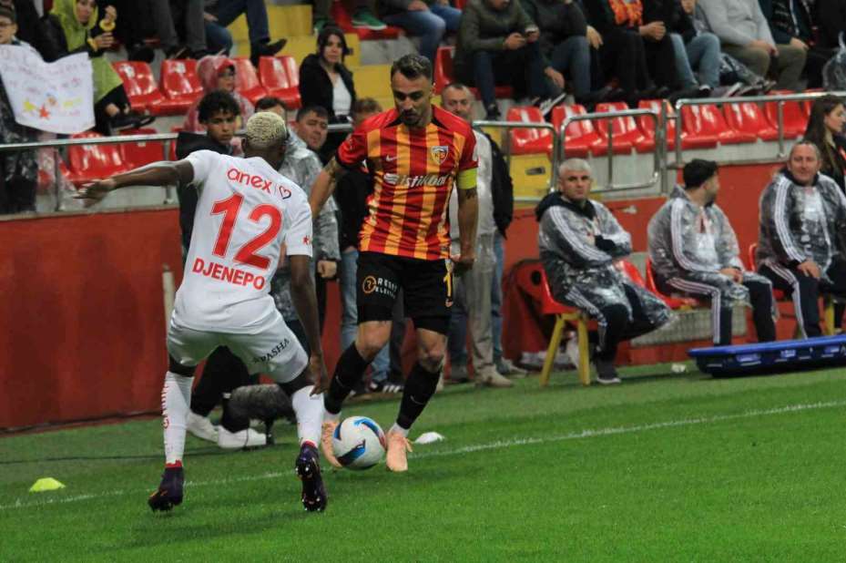 Trendyol Süper Lig: Kayserispor: 3 - Antalyaspor: 1 (Maç sonucu)