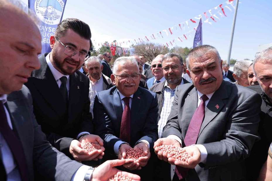 Başkan Büyükkılıç’tan üreticilere dev tohum desteği: 6 yılda 3 bin 992 ton tohum dağıtıldı