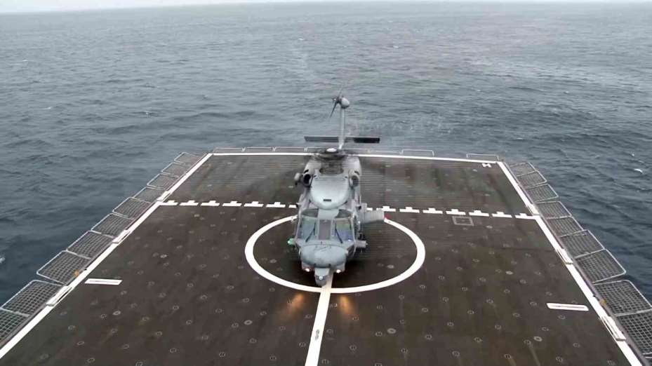 Antalya’da tatbikat kapsamında uçuş faaliyeti icra eden helikopter denize acil iniş yaptı