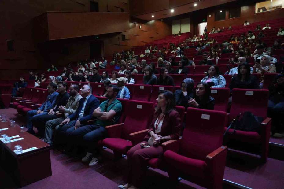 Coşkun Aral, genç iletişimcilere deneyimlerini aktardı