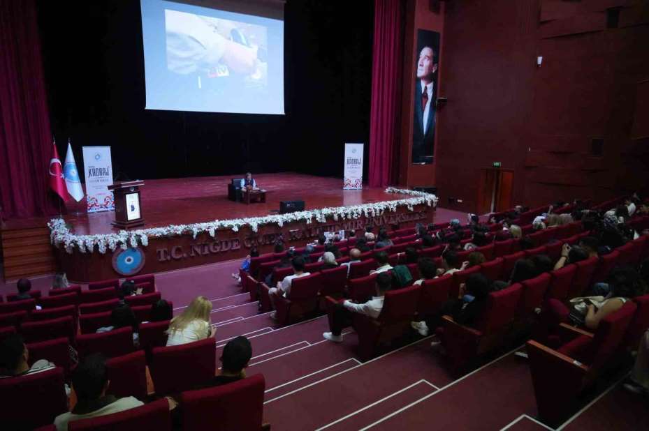 Coşkun Aral, genç iletişimcilere deneyimlerini aktardı