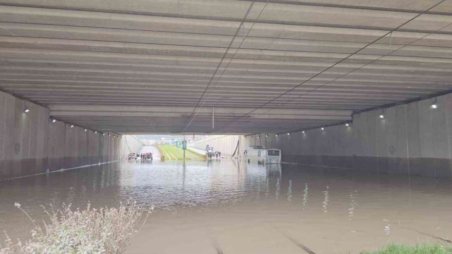 Kayseri’de sağanağın etkisi gün ağarınca ortaya çıktı