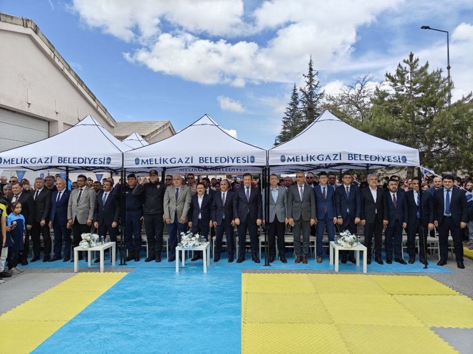 Vali Çiçek: "ERVA Spor Okullarını şeref meselemiz yaptık"