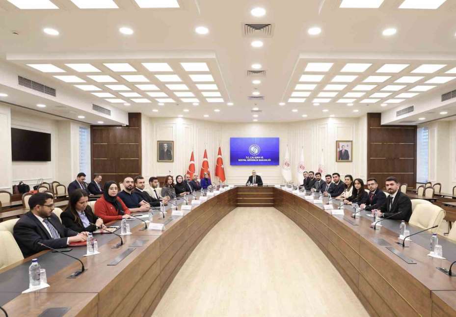 Bakan Işıkhan, eczacılarla bir araya geldi