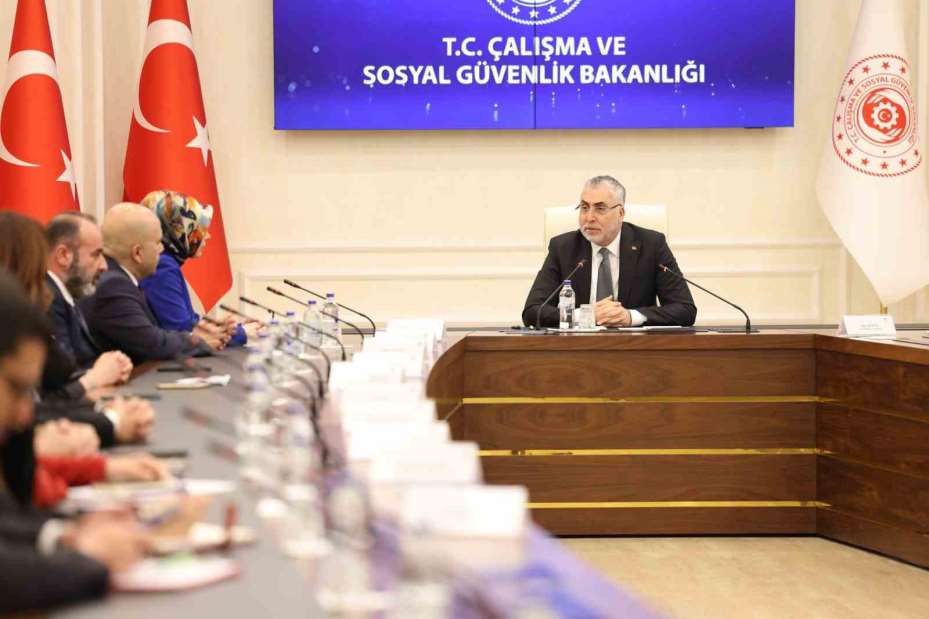 Bakan Işıkhan, eczacılarla bir araya geldi