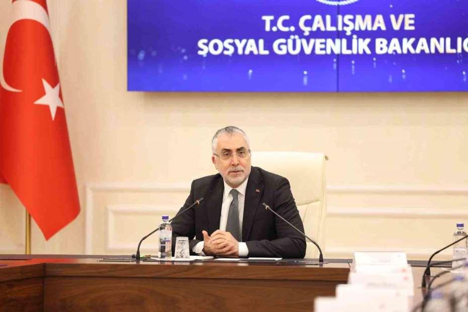 Bakan Işıkhan, eczacılarla bir araya geldi