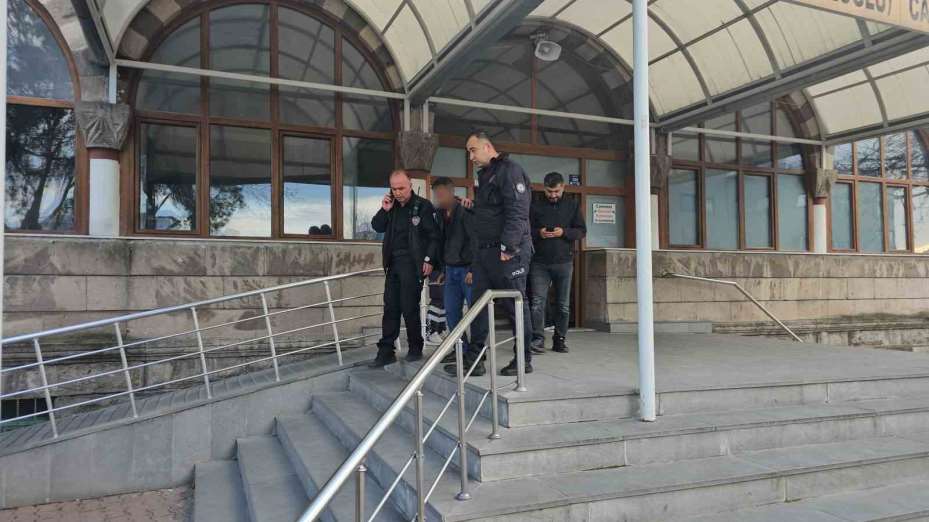 Minareden intihar girişimini polis engelledi
