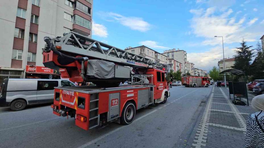 Minareden intihar girişimini polis engelledi
