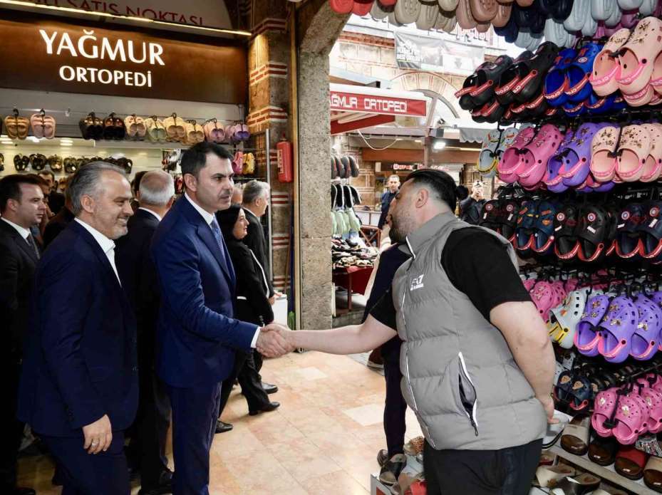 Bakan Kurum, Bursa çarşı esnafını ziyaret etti