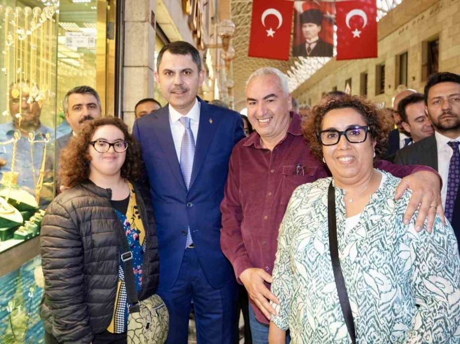 Bakan Kurum, Bursa çarşı esnafını ziyaret etti