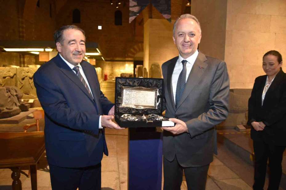 Türkiye’den Peru’ya anlamlı iade: Mochica kültürüne ait tarihi kolye yurduna döndü