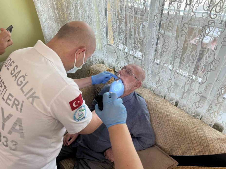 Yaşlı hastalar doktora değil, doktor hastanın evine gidiyor