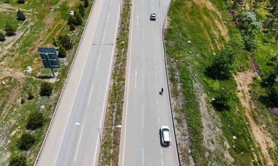 Çanakkale’den aldığı şehitlik toprağını Samsun’a ulaştırmak için pedal çeviriyor: 900 kilometreyi geride bıraktı